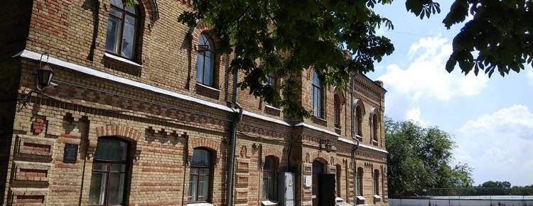 A new Lavra wine cellar was arranged in the basement level of the building of the icon-painting school and workshop (1880–1883). The brethren began to make there sour drinks, which had previously been brewed in the Lybidska Brewery