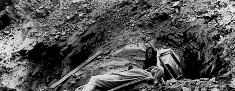 Надгробний пам'ятник К. Іпсіланті на руїнах собору