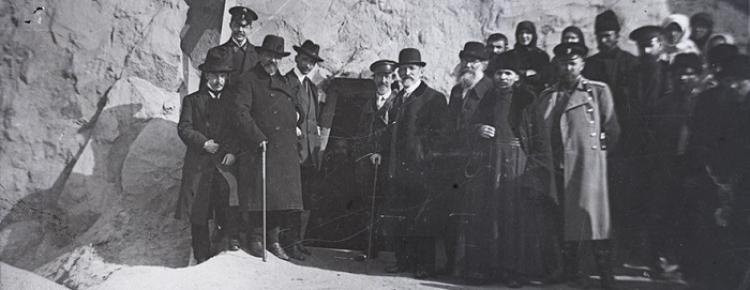 Відвідувачі Звіринецьких печер. 3-й ліворуч – І. Каманін, 1910-ті рр. (КПЛ-Н-1468) 