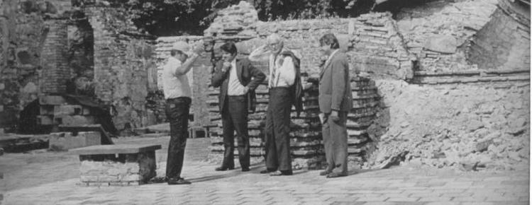 At the archeological excavations of the Dormition Cathedral in 1982. From left to right: Victor Kharlamov, Petro Tolochko, Serhiy Vysotsky, Yaroslav Borovsky 