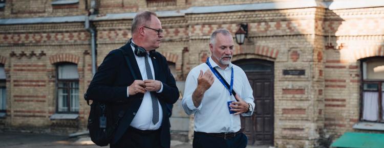Делегація Комітету ЄС з питань політики та безпеки відвідала Києво-Печерську лавру зображення 2