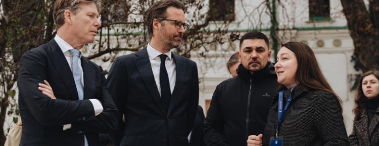 Захист спадщини та підтримка України: Києво-Печерську лавру відвідала делегація Нідерландів зображення 2