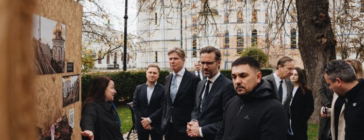Захист спадщини та підтримка України: Києво-Печерську лавру відвідала делегація Нідерландів зображення 1