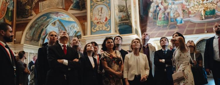 До Києво-Печерської лаври завітала делегація європейських лідерів на чолі з Урсулою фон дер Ляєн зображення 7