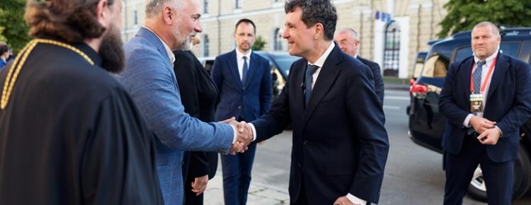 До Києво-Печерської лаври завітала делегація європейських лідерів на чолі з Урсулою фон дер Ляєн зображення 4
