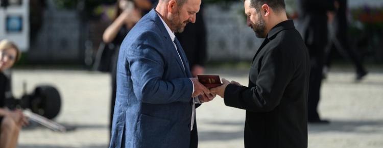 До 975-річчя Києво-Печерської лаври Президент України відзначив державними нагородами, тих, хто береже та відновлює святиню зображення 1